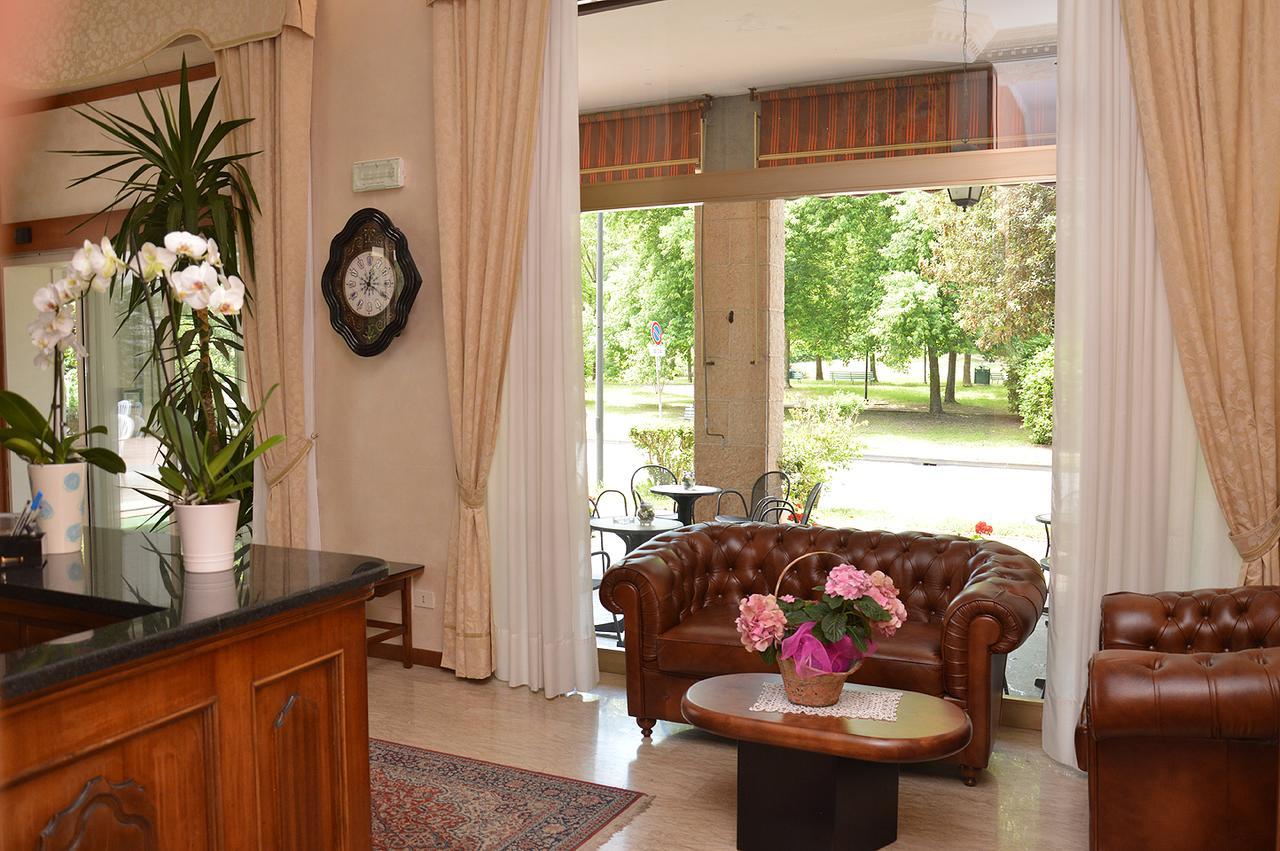 Hotel Plaza Tabiano Terme Exterior photo